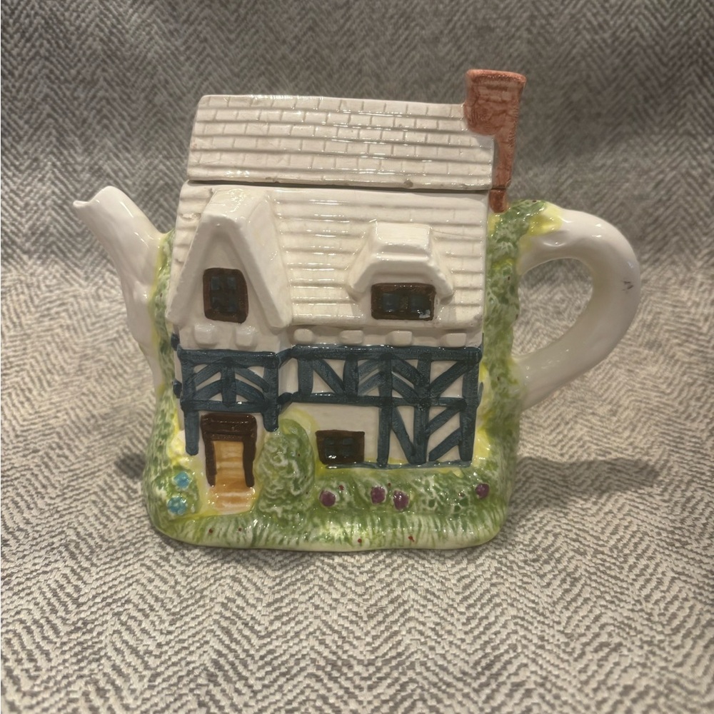 Charming Cottage Teapot